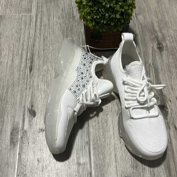 Steve Madden white shoes - Picture 6 of 10